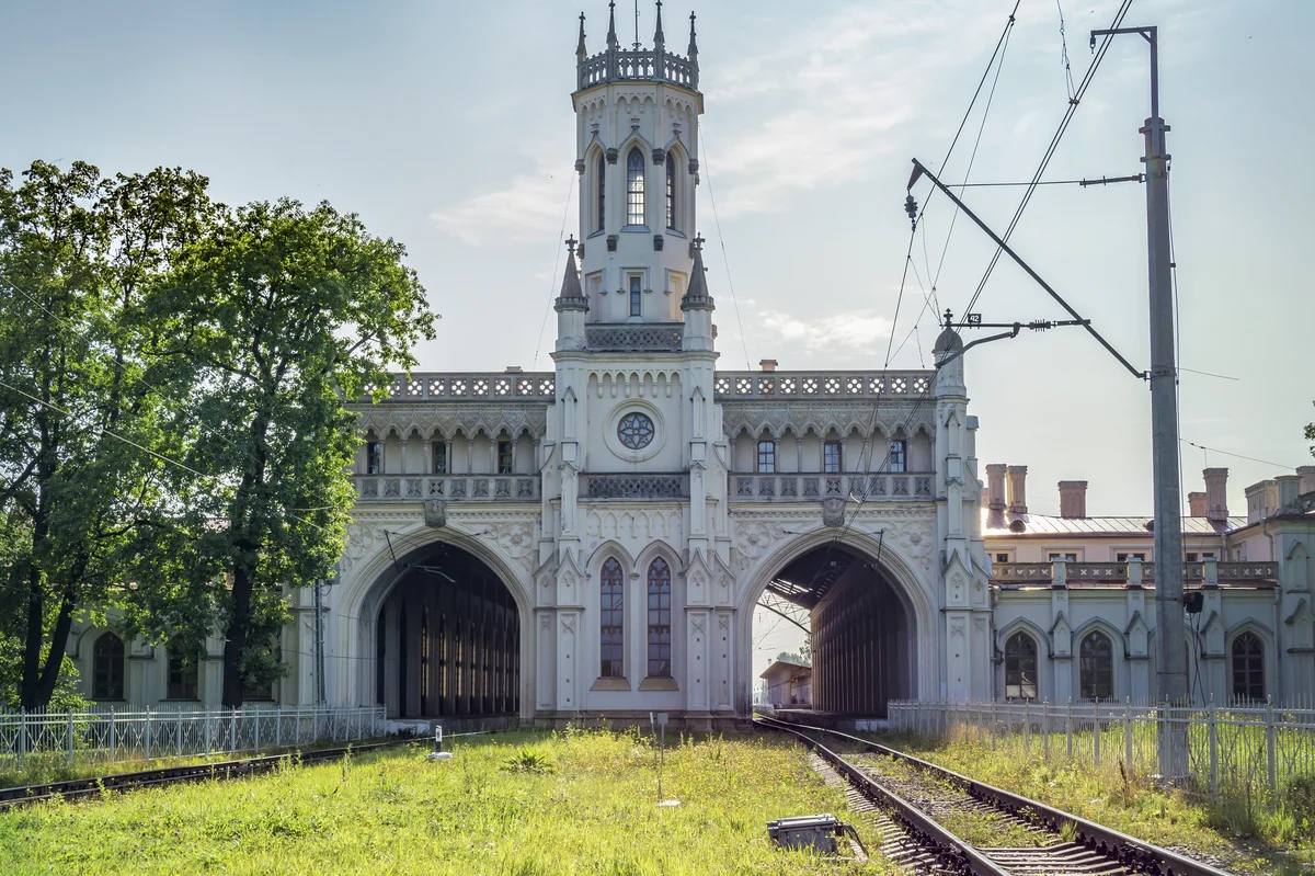 Электричка санкт петербург новый петергоф сегодня. Вокзал новый Петергоф. Железнодорожный вокзал Петергоф. ЖД станция новый Петергоф. Здание вокзала новый Петергоф.