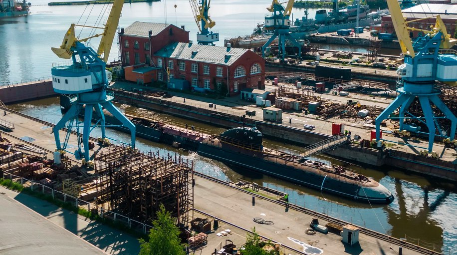 Кронштадтский морской завод. Морской завод Кронштадт. Военно-морской музей в Кронштадте. Музей морской славы в Кронштадте.