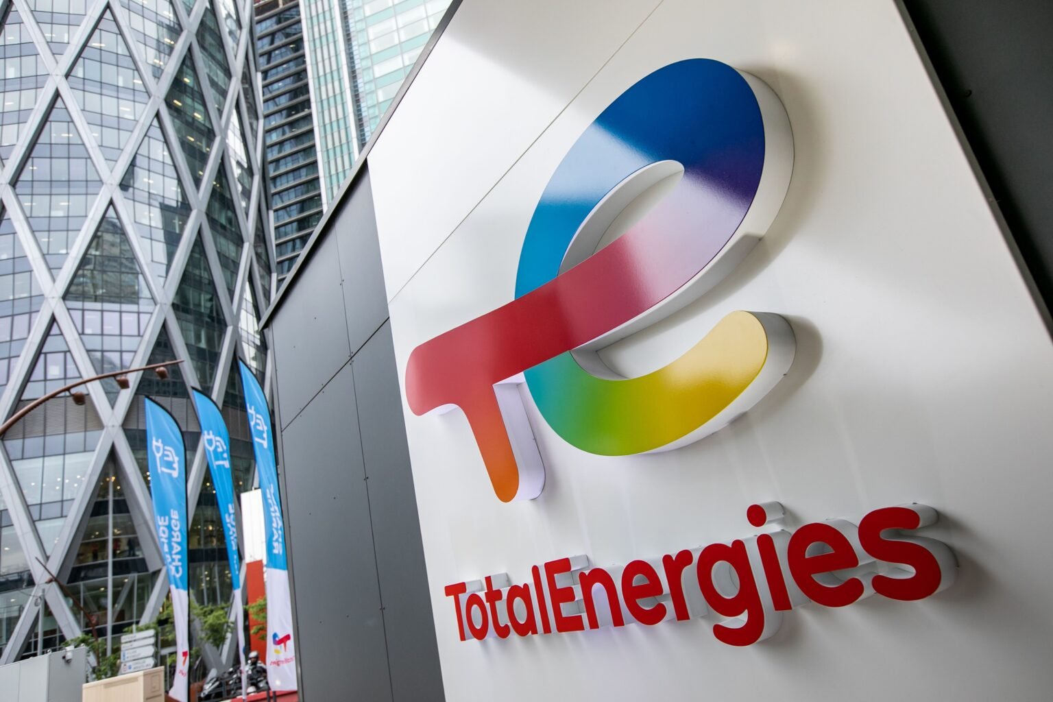 Total company. Total компания. Total Energies компания. Тотал компания Франция. Total Energies логотип.