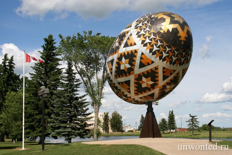 Город яйца. Скульптура «пасхальное яйцо» Зеленодольск. Vegreville , Альберта, Канада. Памятник писанке в Канаде. Самое большое пасхальное яйцо в Вегревилле.