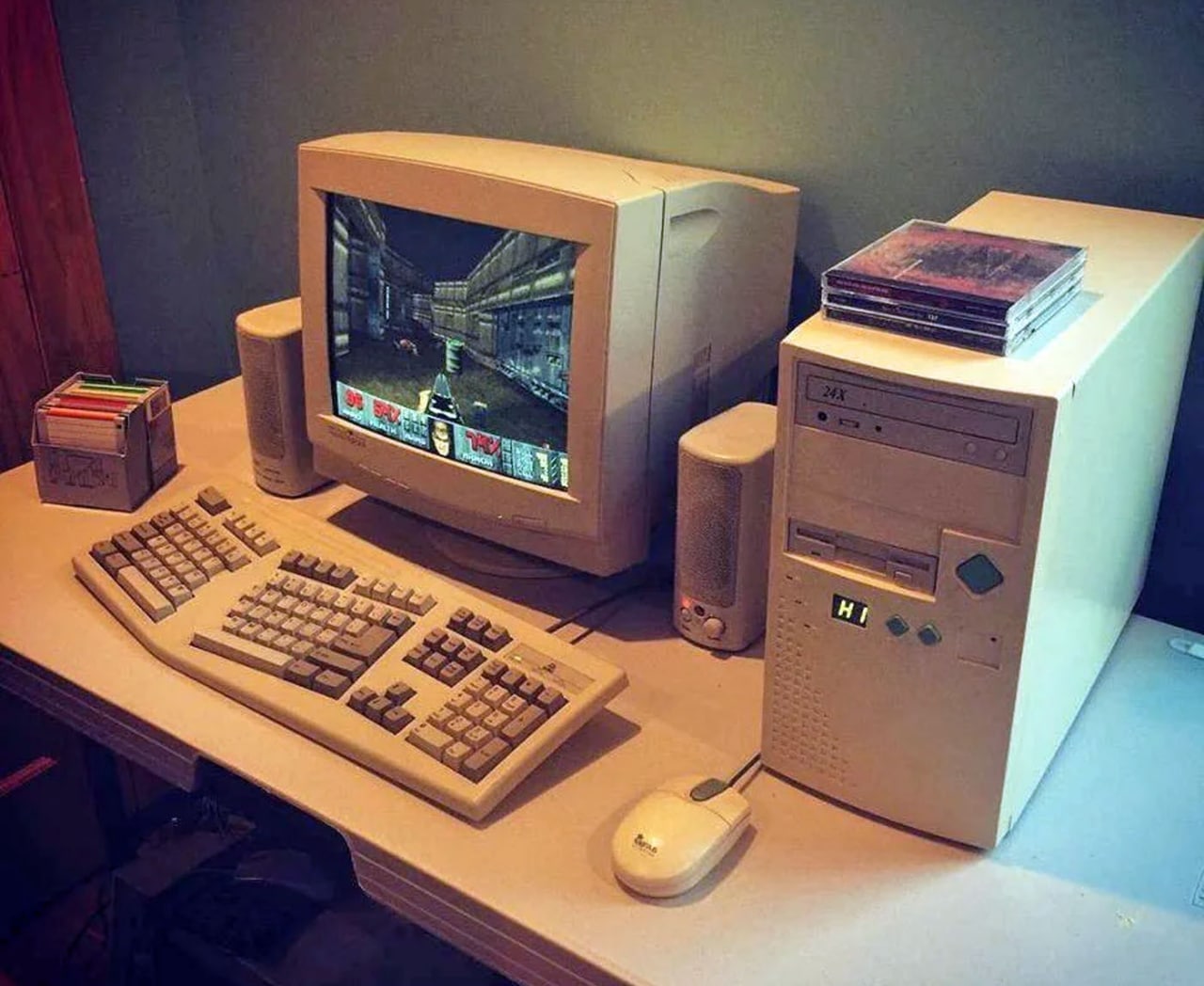 Компьютеры Mac 90е