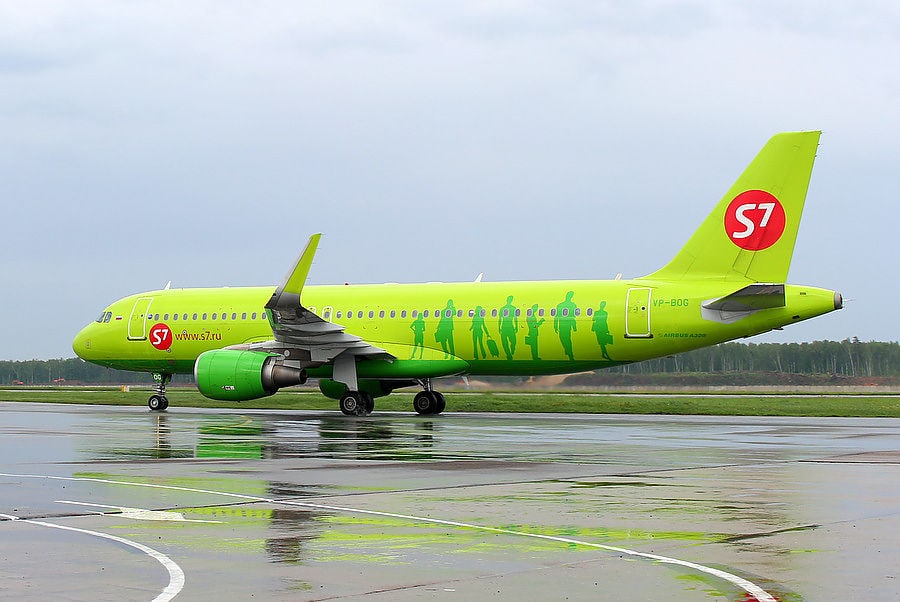 Самолет с7. Самолеты s7 Airlines Новосибирск. Самолет с7 Аирлинес. S7 Airbus 320 огурец. Самолеты 7 Севен.