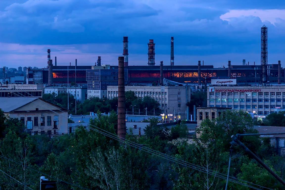 Красный октябрь волгоградский. Завод красный октябрь Волгоград. Волгоградский металлургический комбинат красный октябрь. З-Д красный октябрь Волгоград. Краснооктябрьский завод Волгоград.