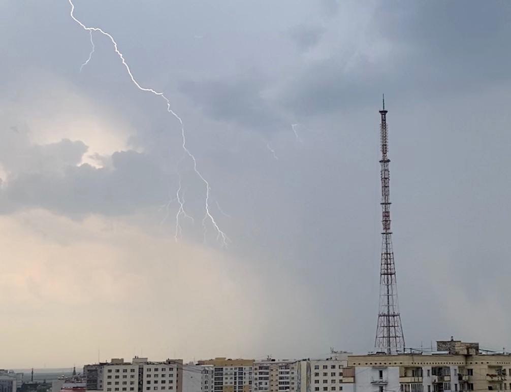 Weather 11. Гроза в Якутске. Гроза в Якутске 06.07.2014. Гроза и ливни в Якутске. Гроза в Якутске 13 июля 2020.