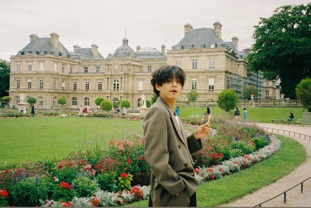 Stay in paris. Taehyung as a Devil.