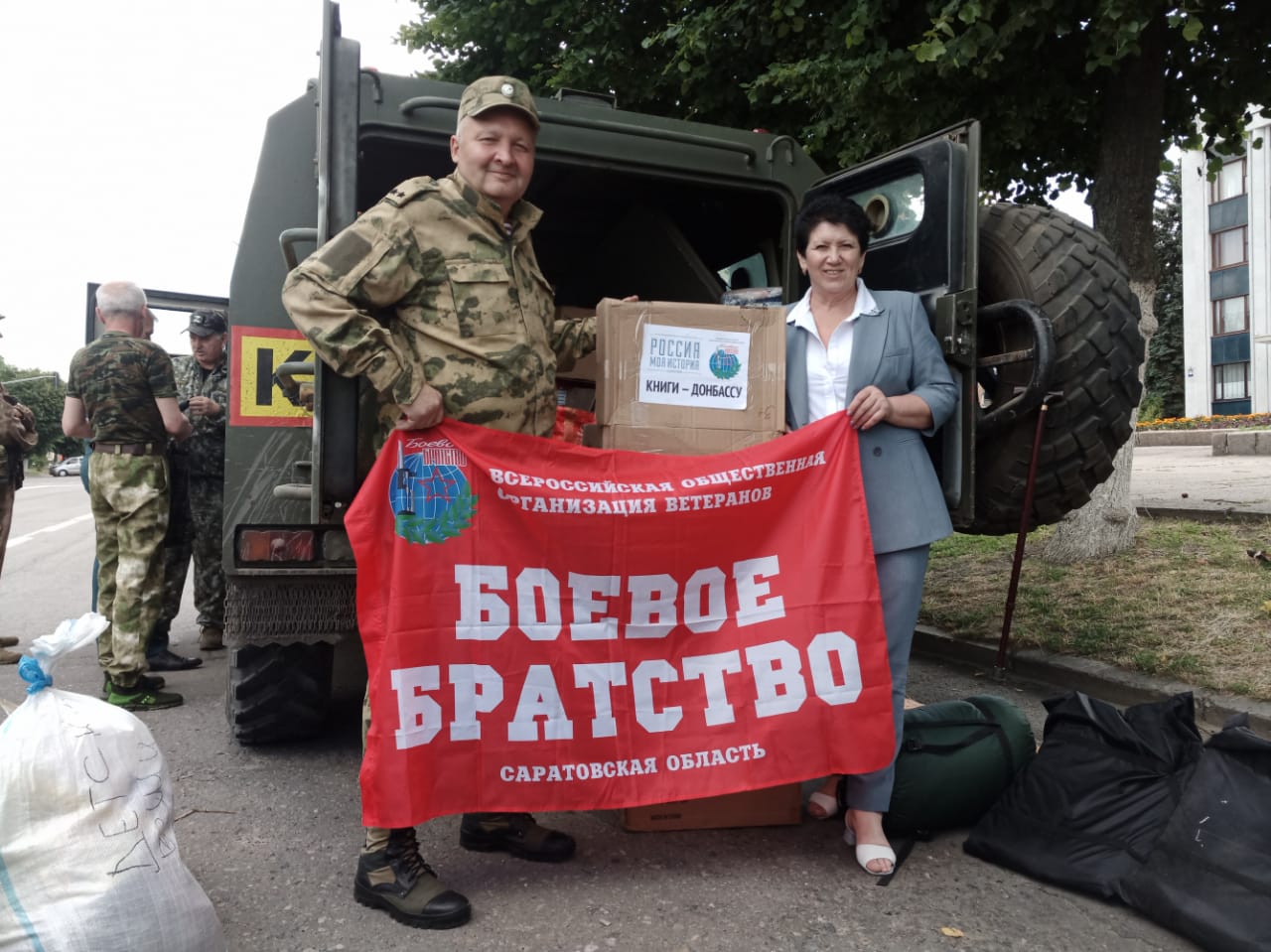 Сватово лнр. Гуманитарка в Сватово. Энгельсское братство. Ваха боевое братство. Волонтерская книжка боевое братство.