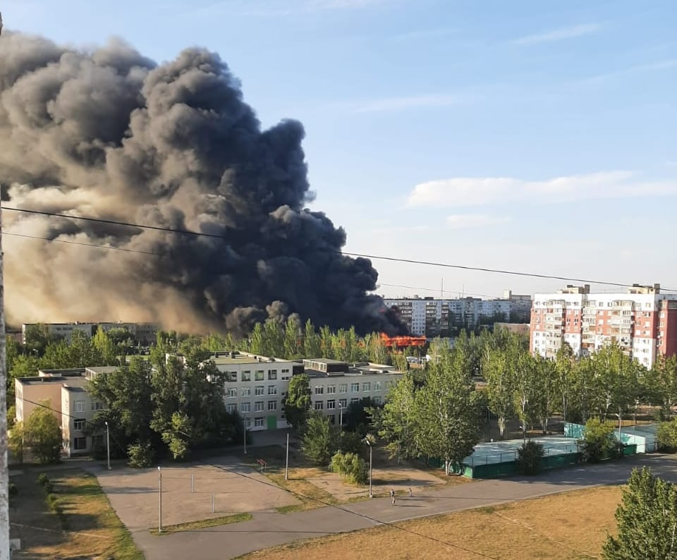 Что горело в реутове. Волжский пожар. Горит рынок. Волжский горит рынок. Сгорел рынок Волжский.