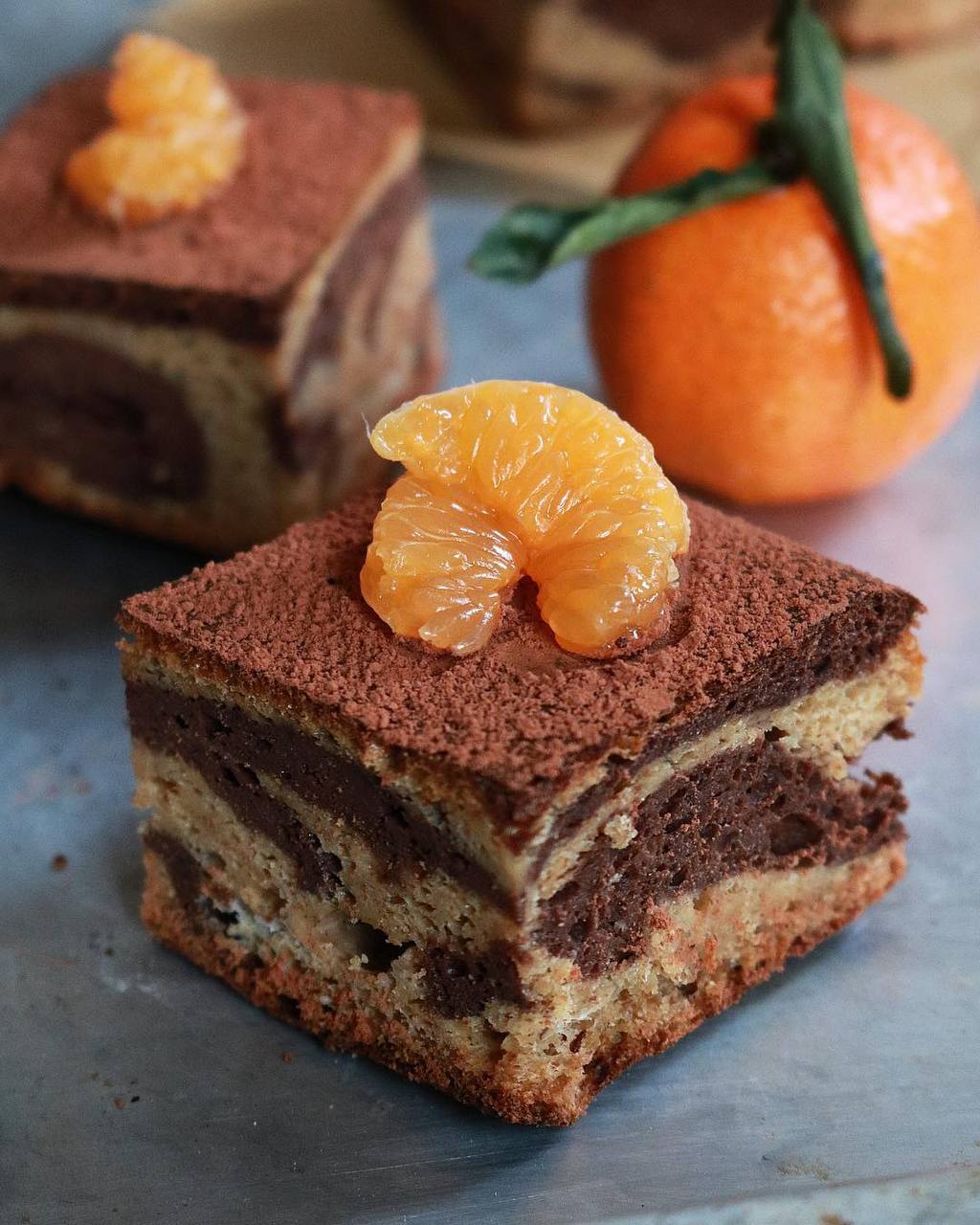 Апельсиновый брауни. Торт "шоколадно–апельсиновый". Пирог с шоколадом и апельсином. Торт шоколад апельсин. Шоколадный торт с апельсином.